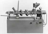 Erste Spritzgie�maschine von Engel 1952