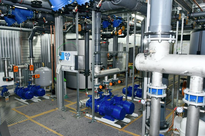 Oni_Blick_in_eine_Mehrmodul-Container_Energiezentrale Oni_Blick_in_eine_Mehrmodul-Container_Energiezentrale